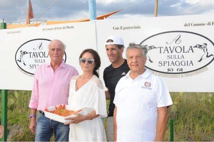 da sinistra: Giancarlo Aneri, Gaia Bartalucci, Davide Oldani e Renato Pozzetto